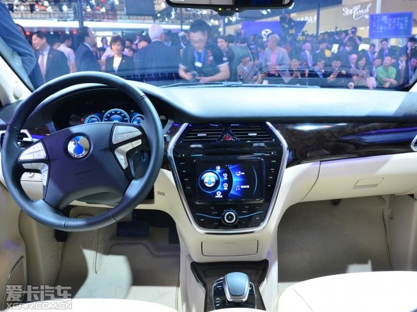 Tengshi electric vehicle was listed at Beijing Auto Show for 369,000 yuan.
